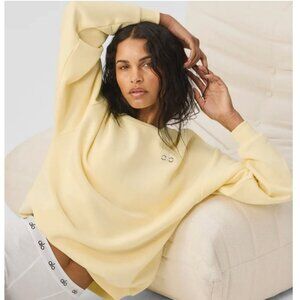 ALO Yoga Accolade Crew Neck Pullover Sweatshirt in Lemon Ice Women's Small